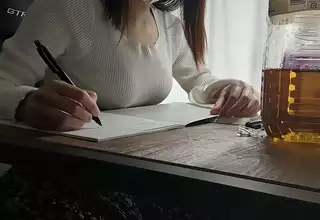 I tend to indulge in self pleasure against my resolution. A cute perverted female college student who masturbates even though she should be studying.