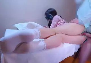 Super cute beauty in white socks! Big cock penetrates hairless pussy! Moaning continuously!