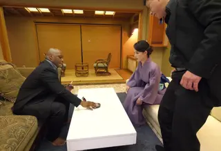 A Yakuza-affiliated woman experiences intense double penetration action. She becomes completely overwhelmed by the vigorous interracial encounter.
